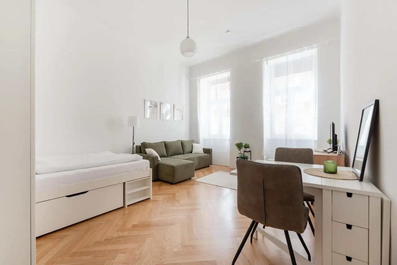 Zwischen Schoenbrunn Und Zentrum, Neues Apartment In Gruenruhelage Bei Schoenbrunn contacts