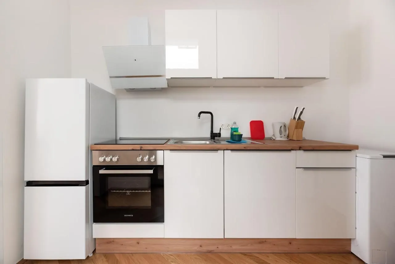 Zwischen Schoenbrunn Und Zentrum, Neues Apartment In Gruenruhelage Bei Schoenbrunn Vienna Austria