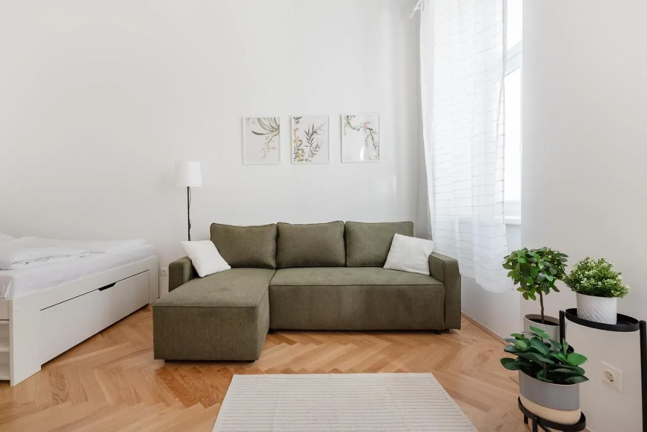 Zwischen Schoenbrunn Und Zentrum, Neues Apartment In Gruenruhelage Bei Schoenbrunn فيينا