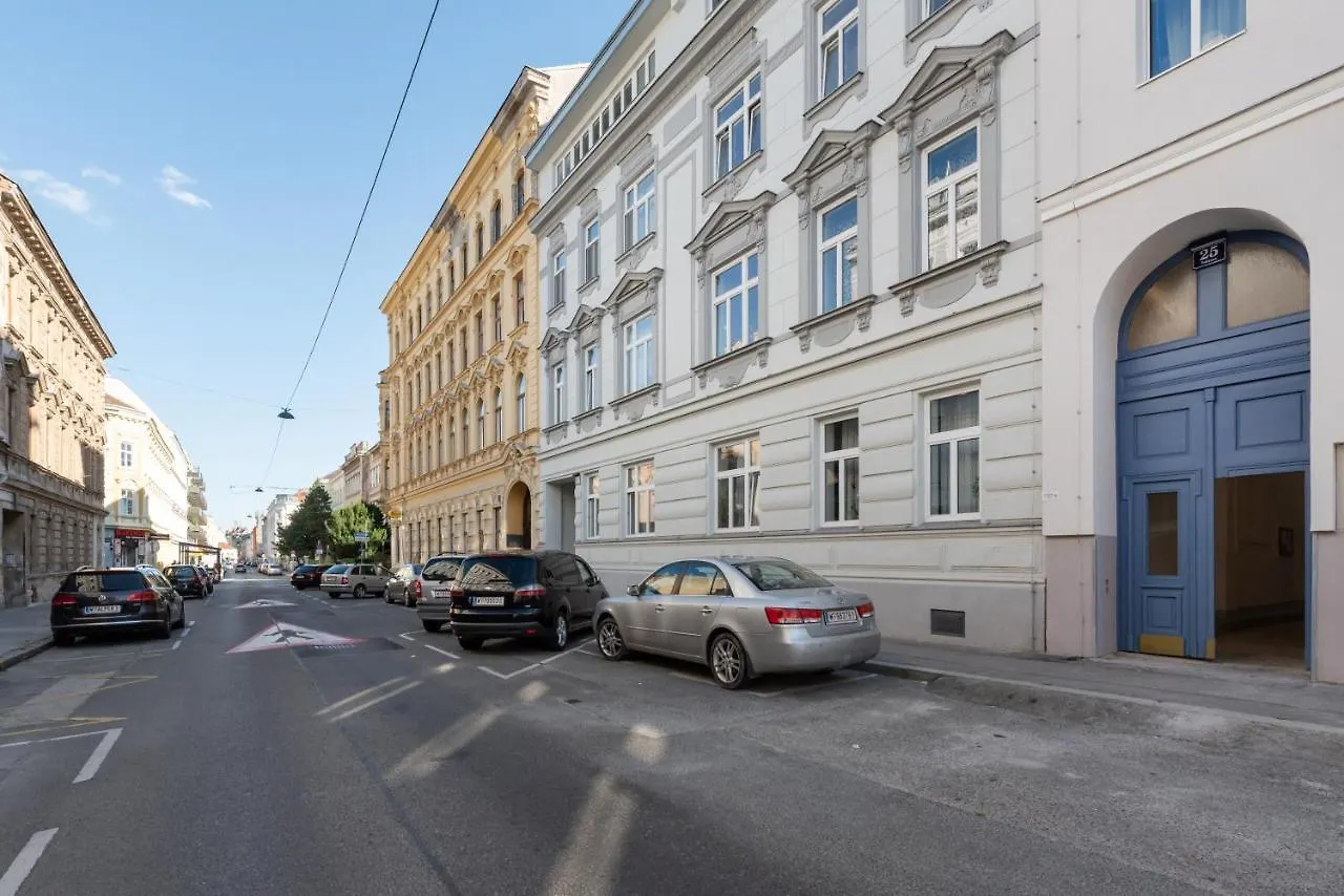 Zwischen Schoenbrunn Und Zentrum, Neues Apartment In Gruenruhelage Bei Schoenbrunn فيينا 0*,  النمسا