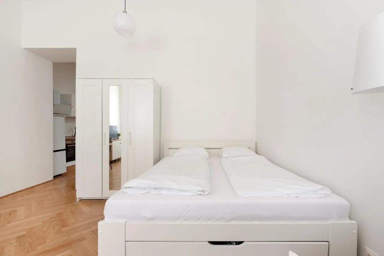 Zwischen Schoenbrunn Und Zentrum, Neues Apartment In Gruenruhelage Bei Schoenbrunn فيينا