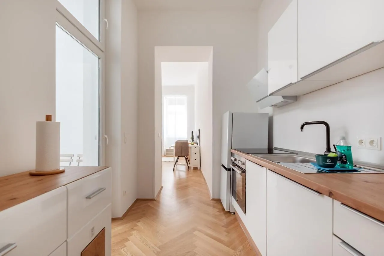 Zwischen Schoenbrunn Und Zentrum, Neues Apartment In Gruenruhelage Bei Schoenbrunn فيينا