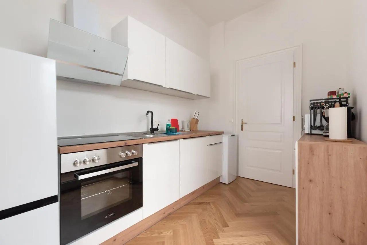 Zwischen Schoenbrunn Und Zentrum, Neues Apartment In Gruenruhelage Bei Schoenbrunn فيينا