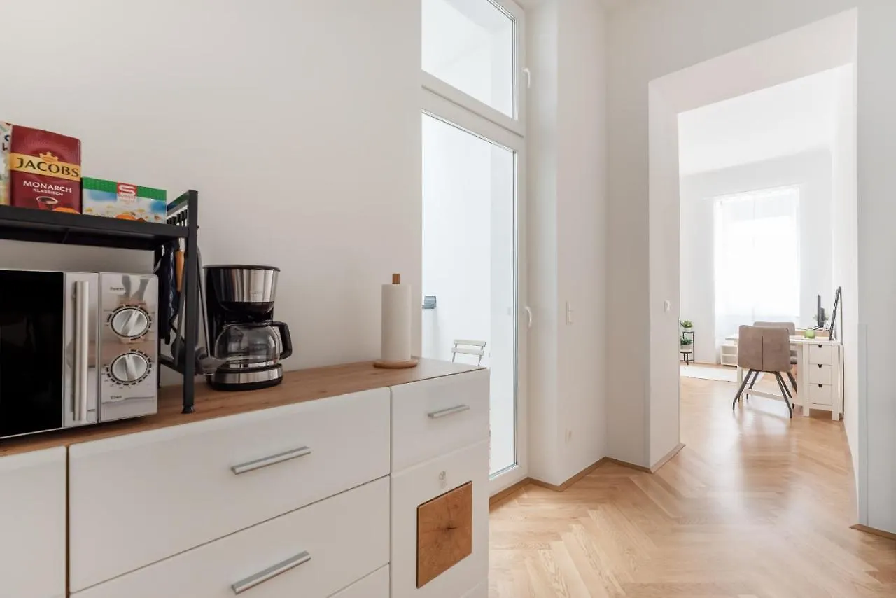 Zwischen Schoenbrunn Und Zentrum, Neues Apartment In Gruenruhelage Bei Schoenbrunn فيينا