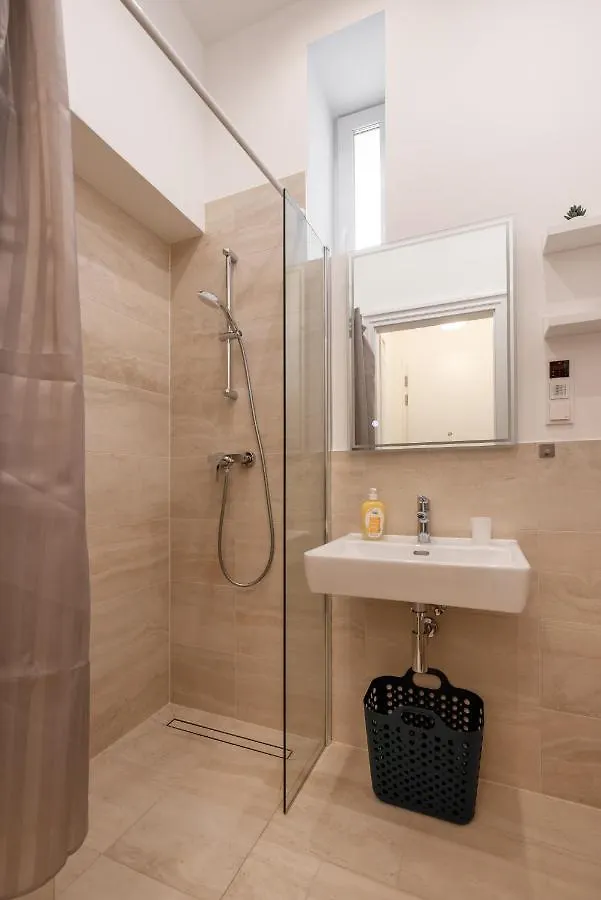 Zwischen Schoenbrunn Und Zentrum, Neues Apartment In Gruenruhelage Bei Schoenbrunn فيينا النمسا