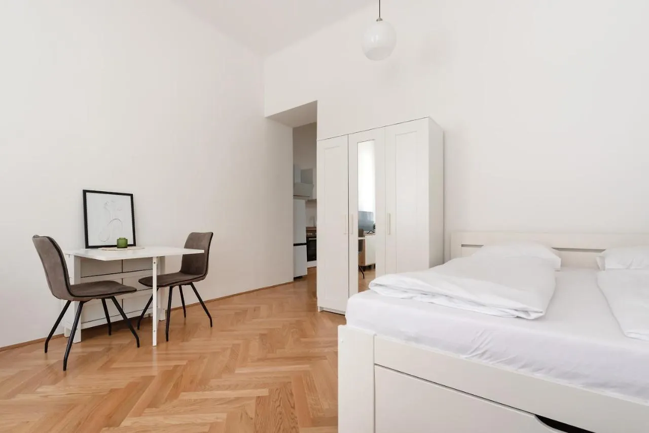 Zwischen Schoenbrunn Und Zentrum, Neues Apartment In Gruenruhelage Bei Schoenbrunn فيينا